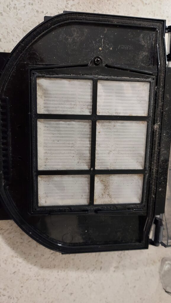 Honest Shark Matrix Robot 2 in 1 Plus review. Shark Matrix filter actually collects dust